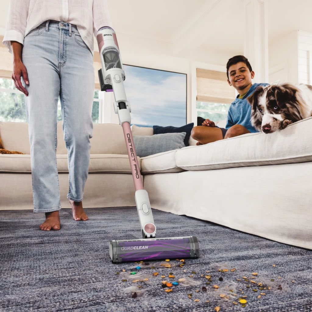 Shark R Iw3611uk Eu Inuse Upright Livingroom Carpet Woman Child