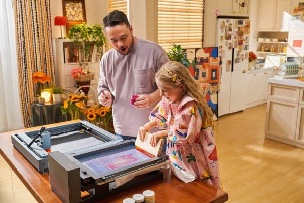 Father Daughter Screen Printing Xtool Printer 600x400 1