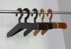 Kleiderbuegel swing fuenf farben