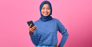 I dagens digitale verden er det vigtigt at holde sig forbundet for arbejde, kommunikation, underholdning og hverdagsliv. Mobiludbydere spiller en afgørende rolle i at sikre, at folk har pålidelig adgang til opkald, beskeder og internettjenester. Lyca Mobile Denmark er en af ​​de udbydere, der tilbyder fleksible og overkommelige mobilpakker designet til moderne brugere. Lyca Mobile er kendt for sine enkle abonnementer, internationale opkaldsmuligheder og abonnementsfrie tjenester og sigter mod at give kunderne pålidelig forbindelse til konkurrencedygtige priser.